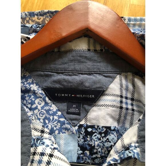 Tommy Hilfiger Women's Cotton Patchwork-Print Roll-Tab Shirt Size M - Picture 12 of 13